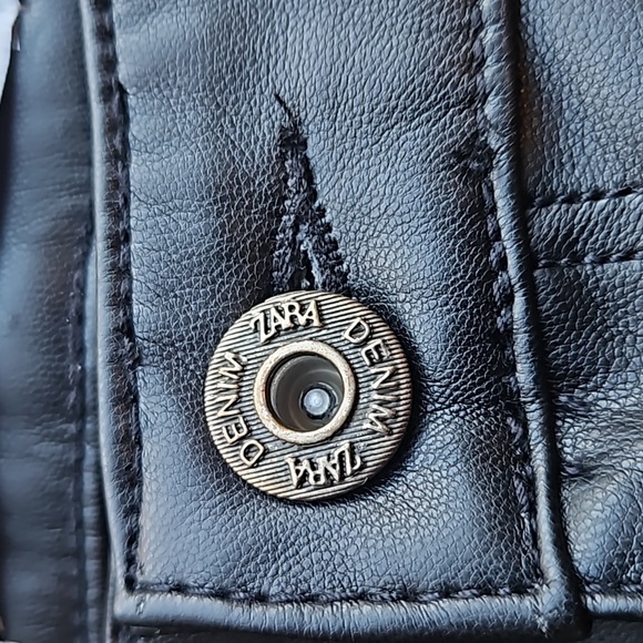 Zara Black Vegan Leather Slight Flare Cropped Pants 4 NWOT - Picture 5 of 8